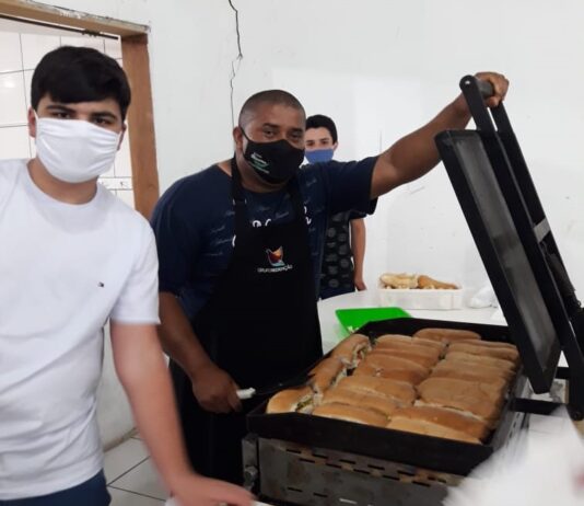 JOVENS DE SÃO CRISTÓVÃO PROMOVEM O “HOT DOG MISSIONÁRIO” E ARRECADAM FUNDOS PARA CONGRESSO