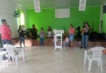 CRIANÇAS COMEMORAM A PÁSCOA E RECEBEM PRESENTES NA CONGREGAÇÃO DE RESTINGA SECA