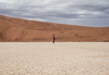 Deus permite o deserto para glorificar Seu Santo Nome