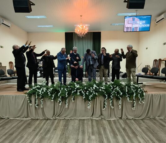 IBC Pelotas realiza cerimônia de consagração do evangelista Micael Martins