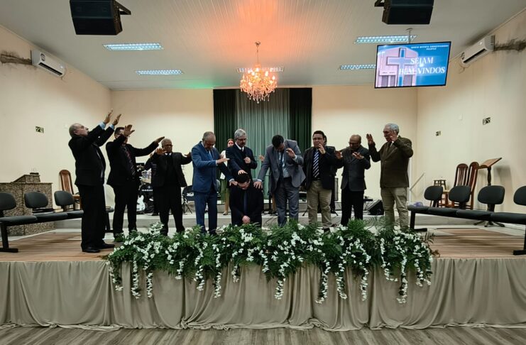 IBC Pelotas realiza cerimônia de consagração do evangelista Micael Martins