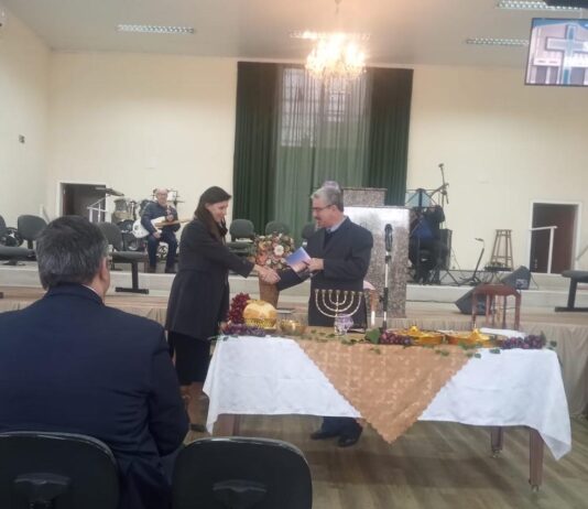 Transferência por testemunho é realizada durante a Santa Ceia do Senhor na IBC Pelotas
