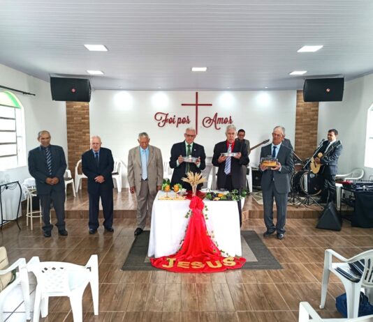 IBC de Balneário Gaivota/SC celebra Santa Ceia com recepção de novos membros.