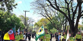 Grupo Guerreiros de Cristo participa de desfile no bairro Modelo, em Ijuí