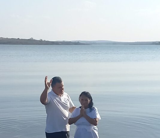 Batismo em águas é realizado na cidade de Iguatu, no Ceará