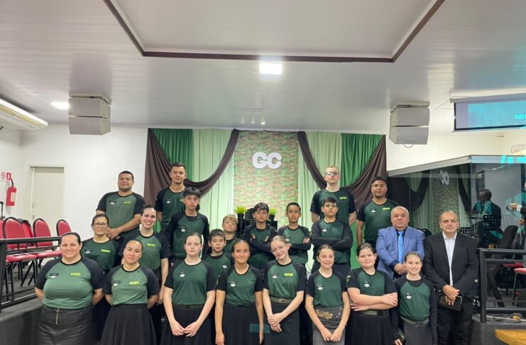 Guerreiros de Cristo de Panambi comemoram 12 anos com formatura e batismos